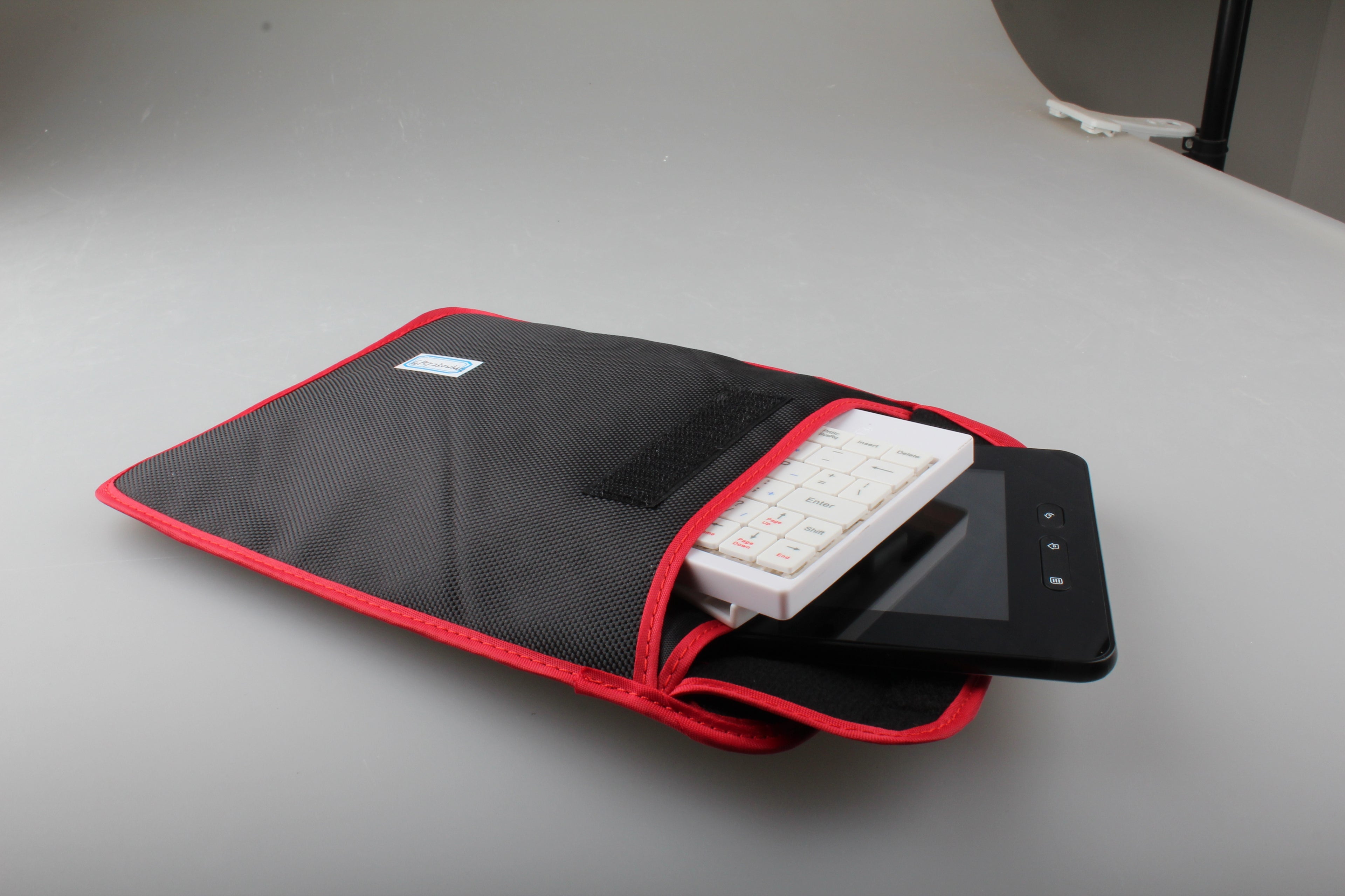 80 Keys Wired Keyboard Mini USB Connector Keyboard Portable Durable Keyboard With Carry Bag Tablet Stand For Android Window Tablet